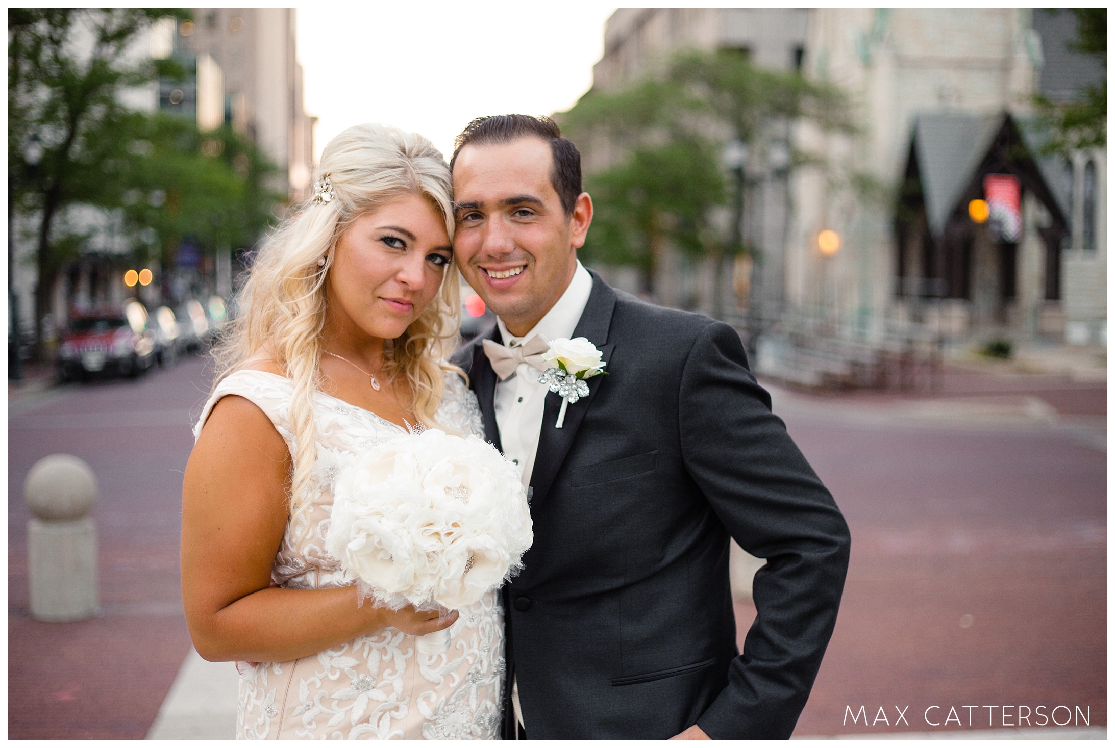 bride and groom downtown indy circle